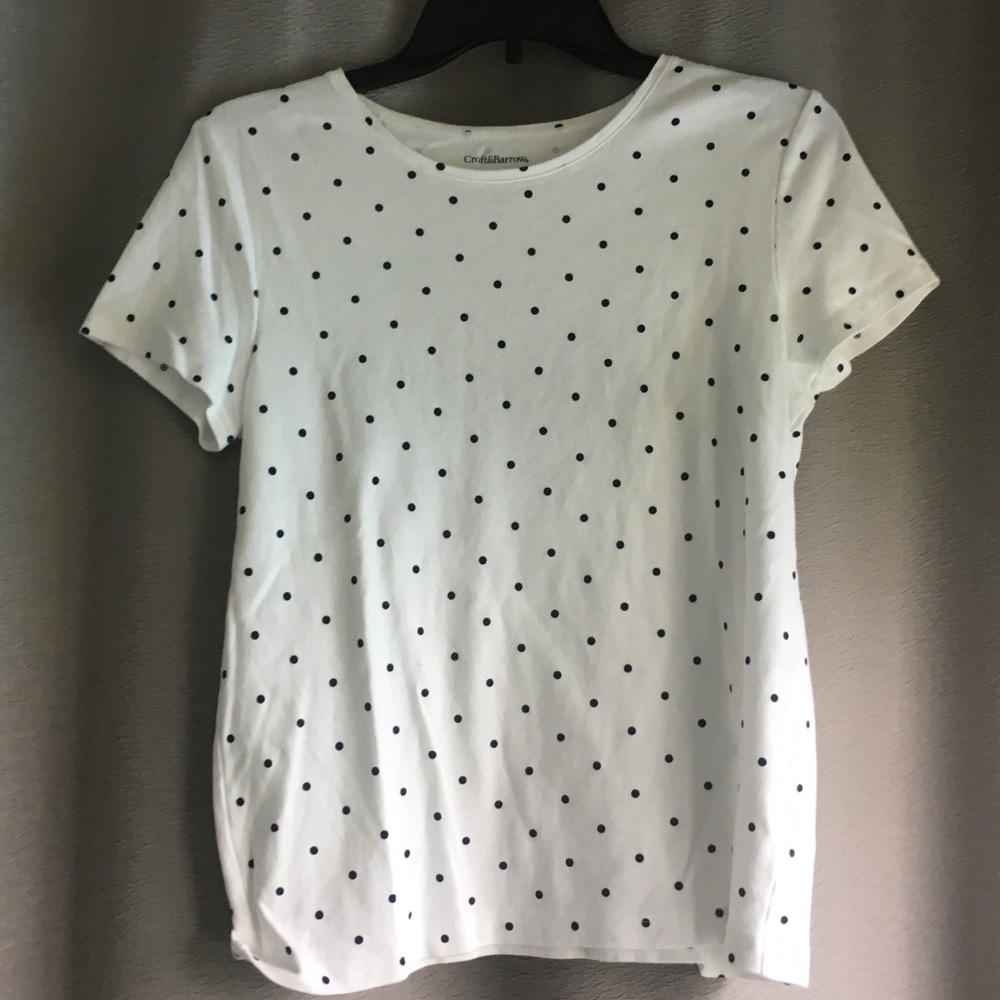 Black and white pot a dot shirt